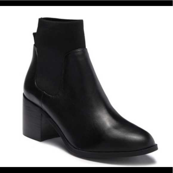 Steve Madden Shoes - Steve Madden black booties